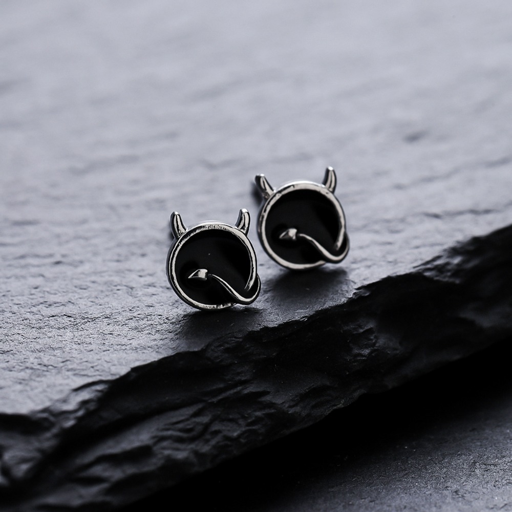 Body Jewelry High End - زوج واحد من الأقراط العصرية الأنيقة