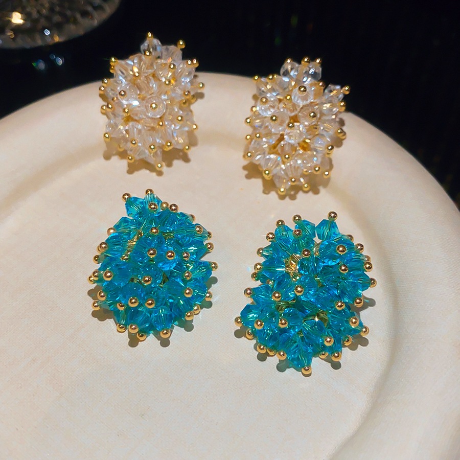 Cluster Stud Ear - أقراط أنيقة سوداء مزينة بالخرز، مصنوعة