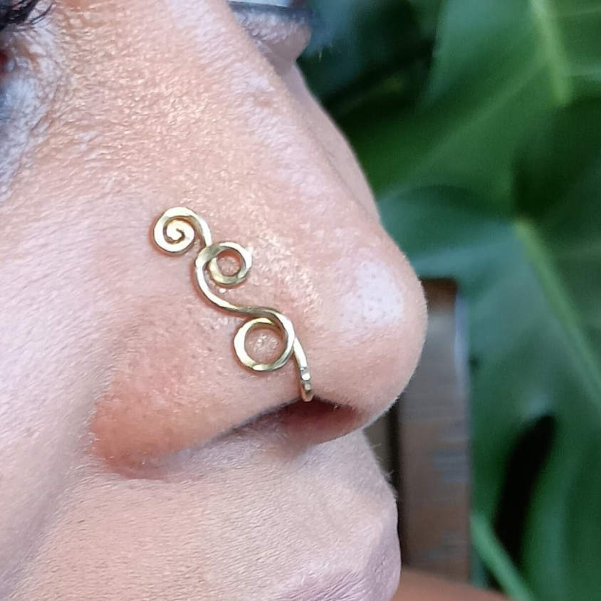 حلقة أنف وسبتوم مزيفة بتصميم م - مراجعة Body Jewelry Septum وسعره