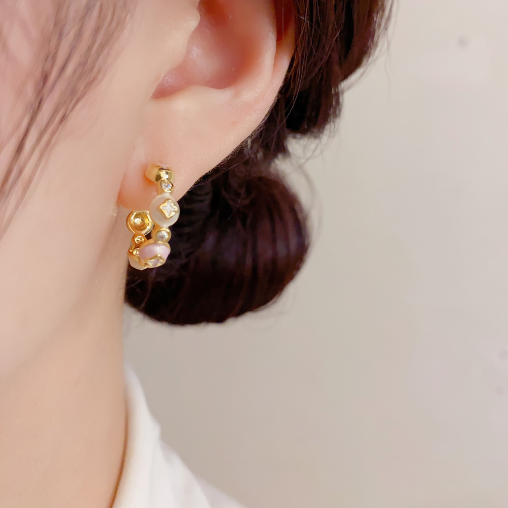 أقراط نصف دائرية مطلية بالمينا - مراجعة Cluster Stud Ear وسعره